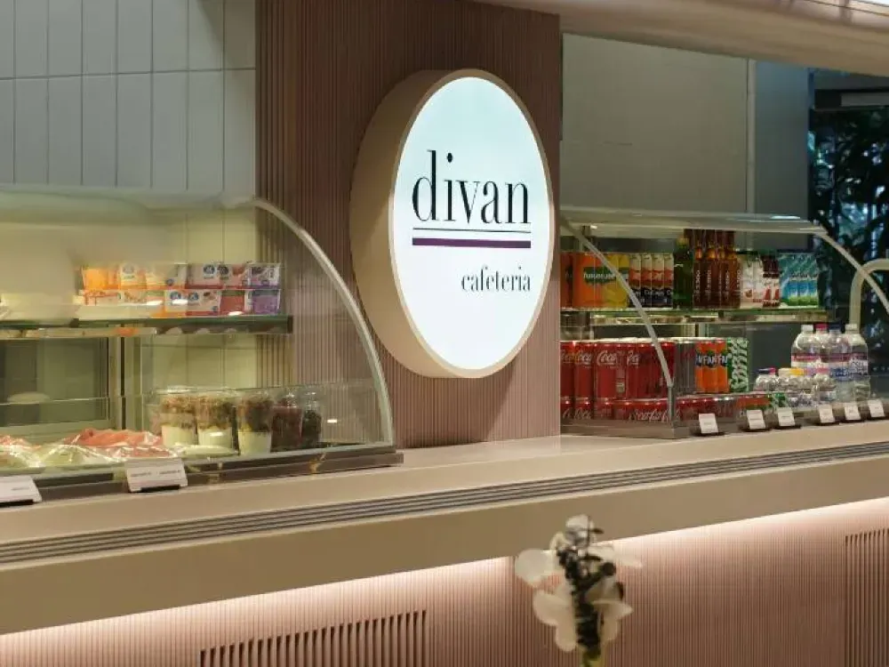 Koç İzmir’de hastaneden önce ‘Divan’ı kurdu