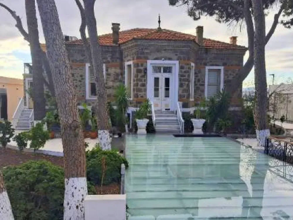 İzmir'in 146 yıllık yalısı 600 milyon TL'ye satışa çıkarıldı