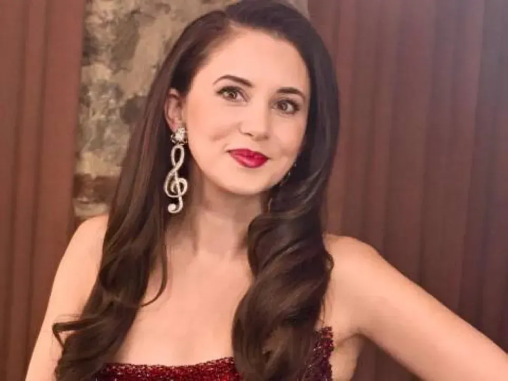 İzmir’de eğitime destek şöleni… Karsu resital sunacak…