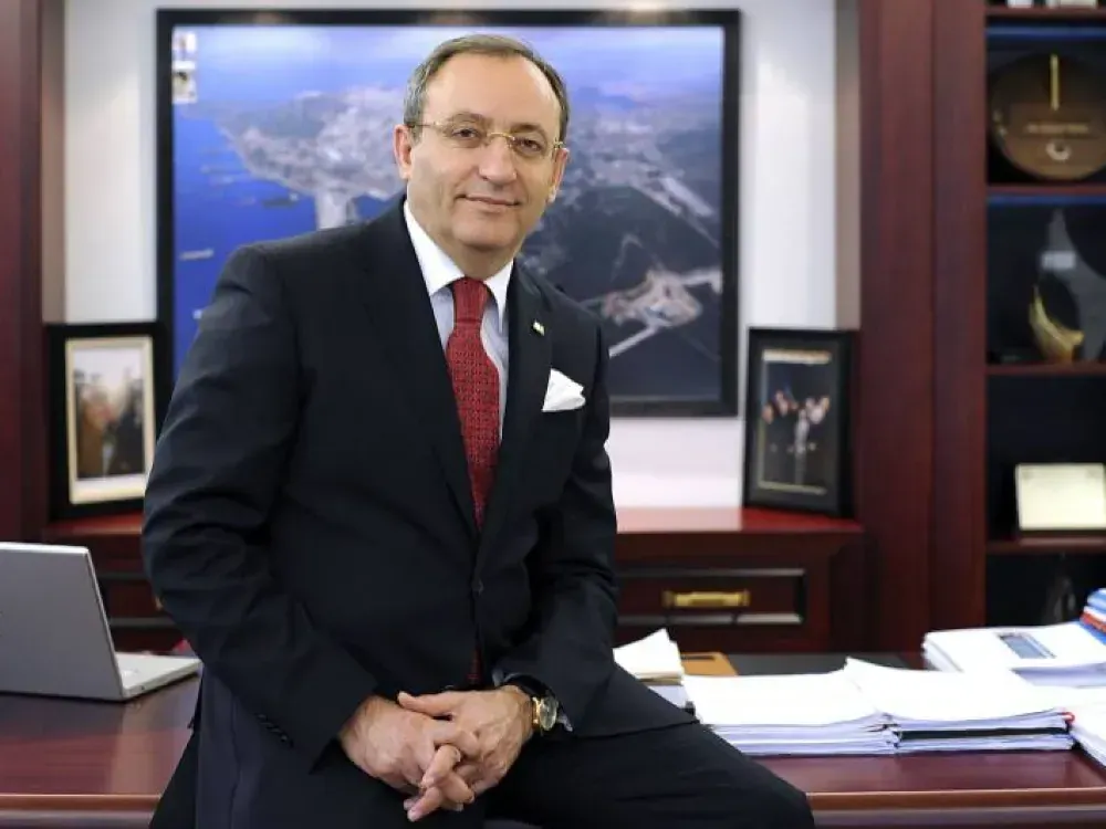 Ünlü CEO'dan şok üniversite çıkışı: "Umarım tarihin çöp sepetine giderler"