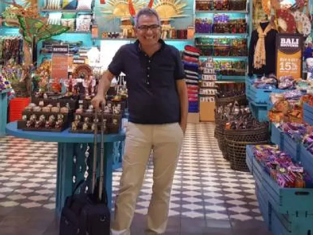 Çeşmeli ünlü turizmciden tropikal atak... Bali'de Türklere rehber olacak