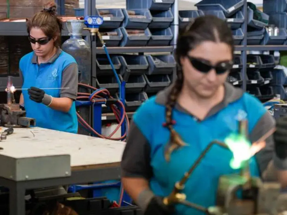 İZKA'dan çarpıcı rapor: 'Teknolojik dönüşüm İzmirli'yi işsiz bırakır'