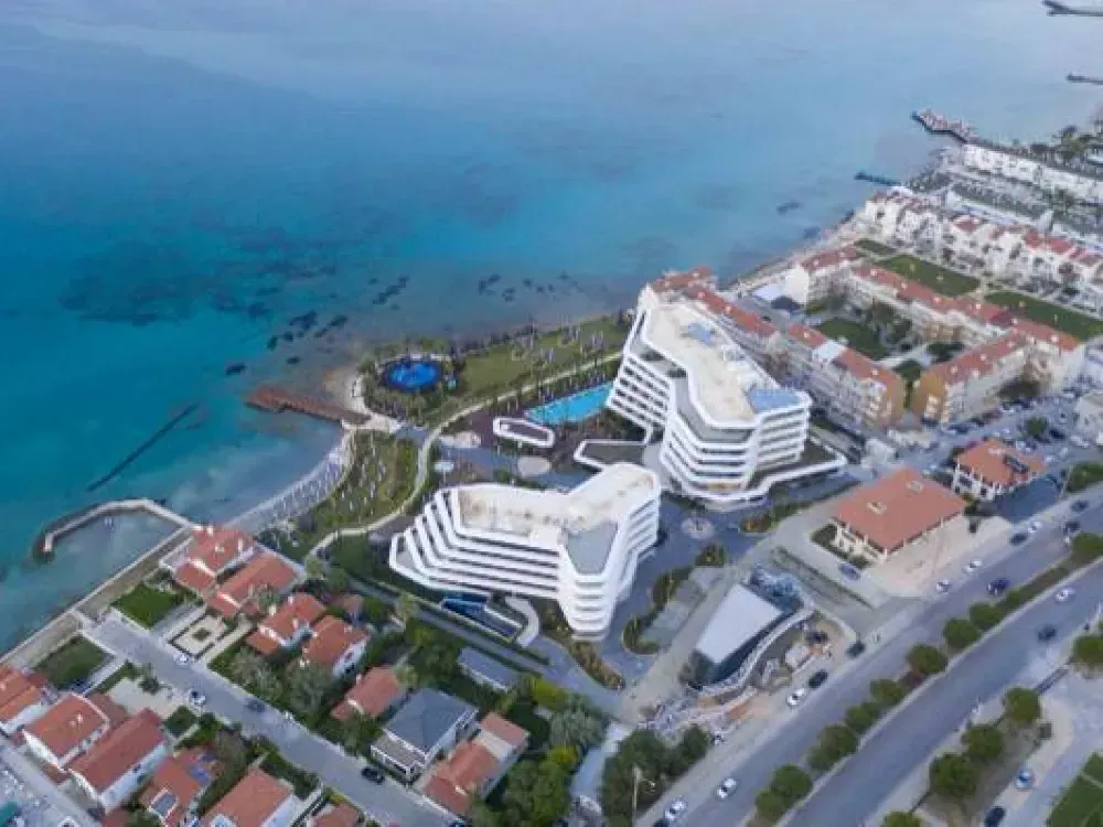 '30 otel rezidans oldu...Çeşme'de turizm ölüyor!'