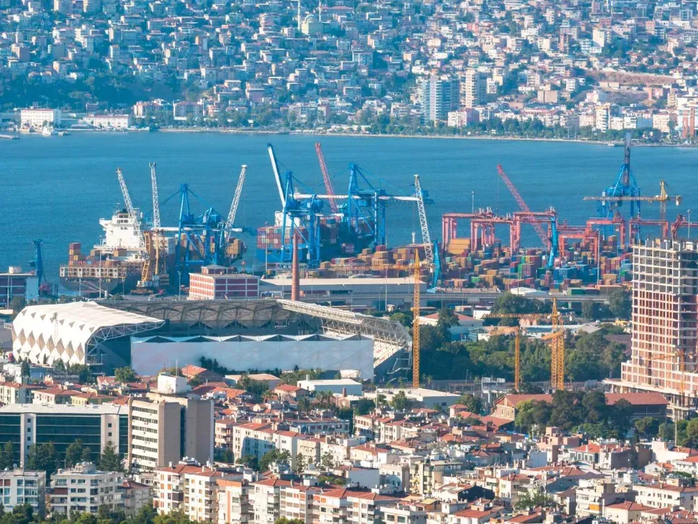 Yeni Şafak'ın sahibi Albayrak, İzmir Limanı için devrede 