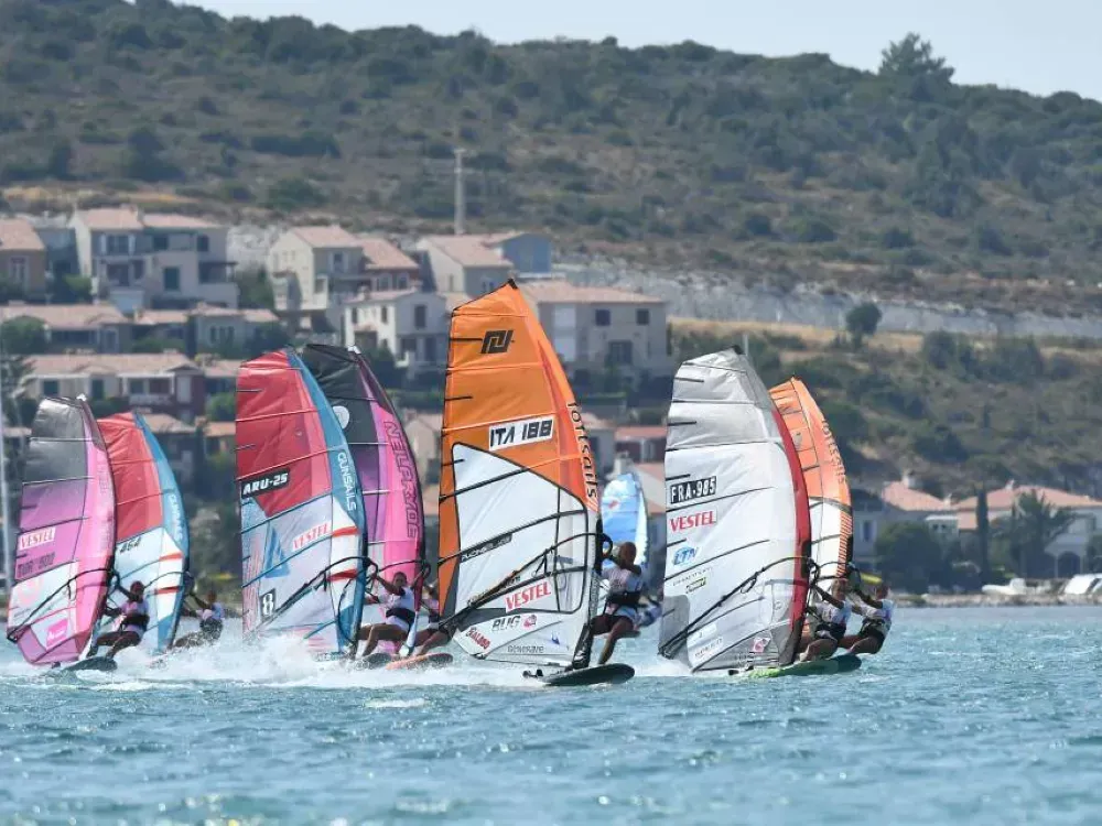 Alaçatı'da doğal SİT alanına 47 yatlık marina 