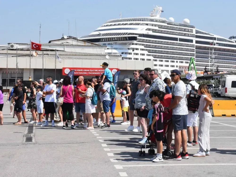 İzmir’de 100 bin turist kayıp!