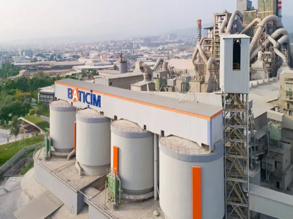 İzmir'in çimento grubunda toplu sözleşmede imzalar atıldı