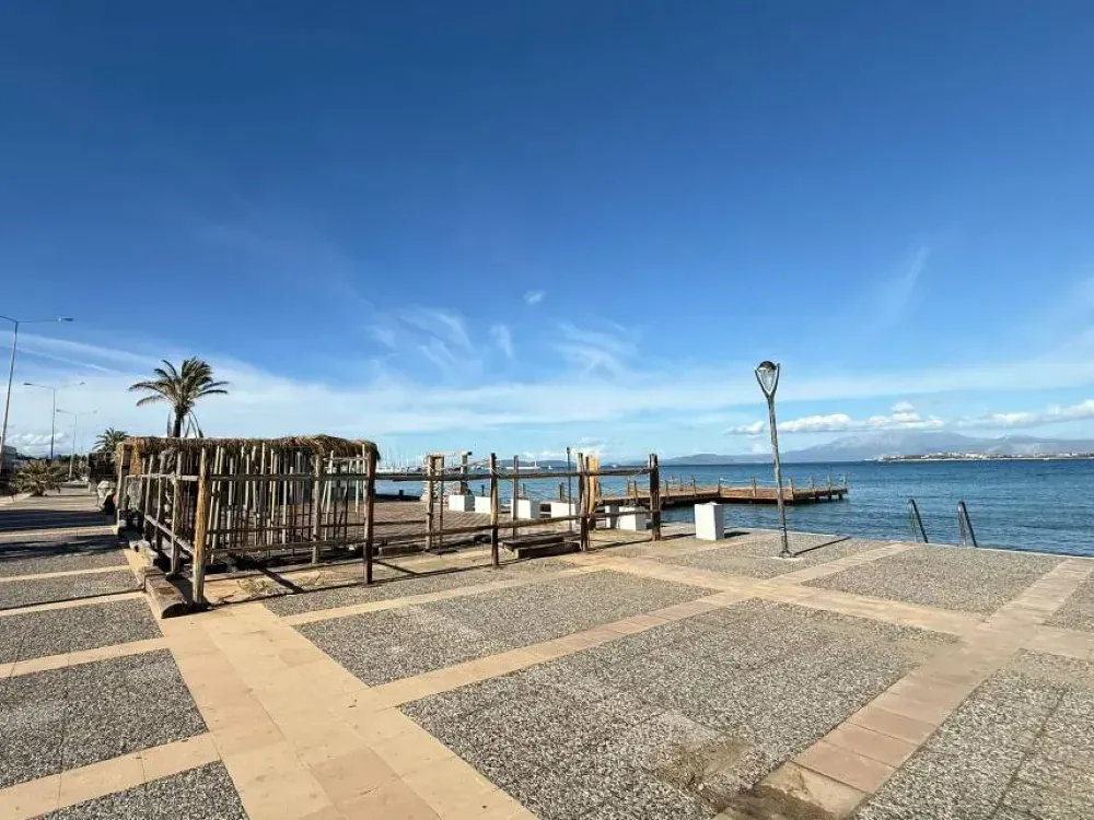 Çeşme'de denize inen perde kaldırıldı