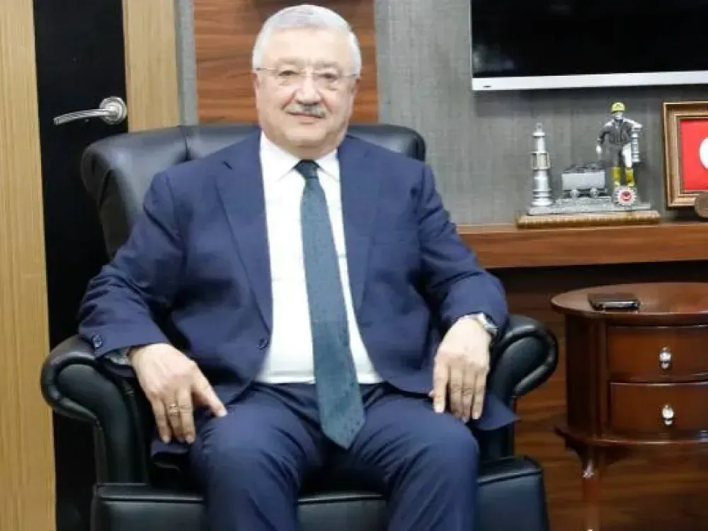 Ünlü siyasetçi ve iş insanından holding hamlesi 