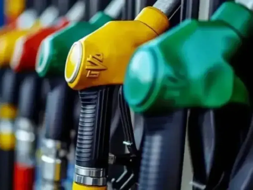 Akaryakıta dev zam... İzmir'de motorin 74 TL'yi geçecek