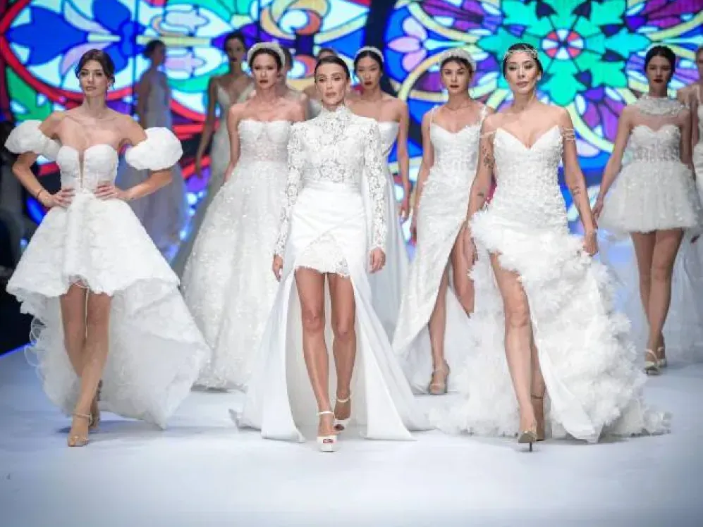 İzmir’in gelinliğini savaştaki Ukrayna kaptı