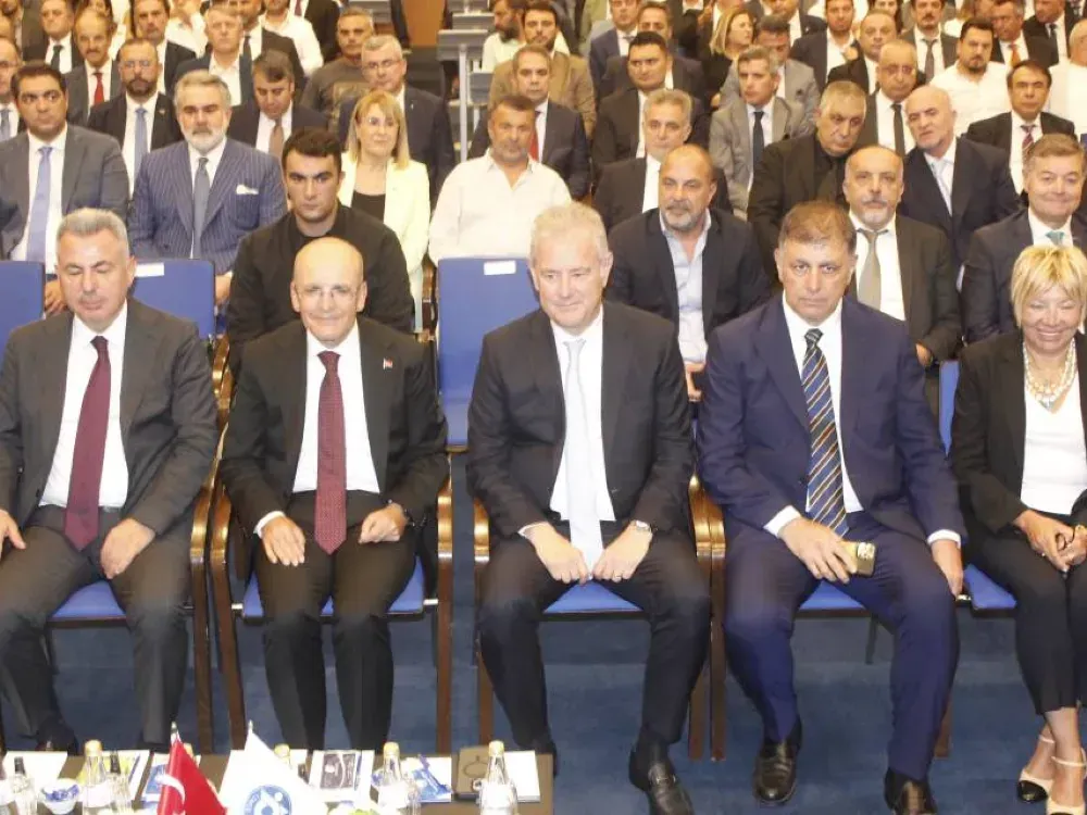 Bakan Şimşek’ten İzmirli iş insanlarına ‘Gelecekten umutlu olun” mesajı 