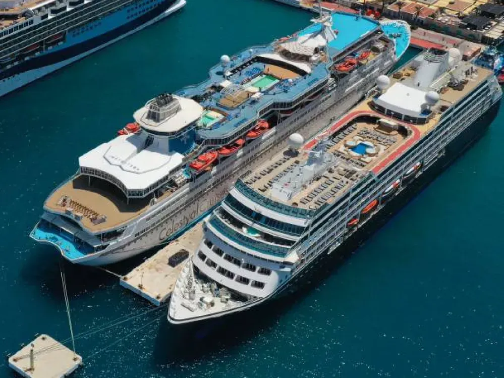 Gemiler rekora yüzüyor... Kuşadası 825 bin yolcu ile birinci